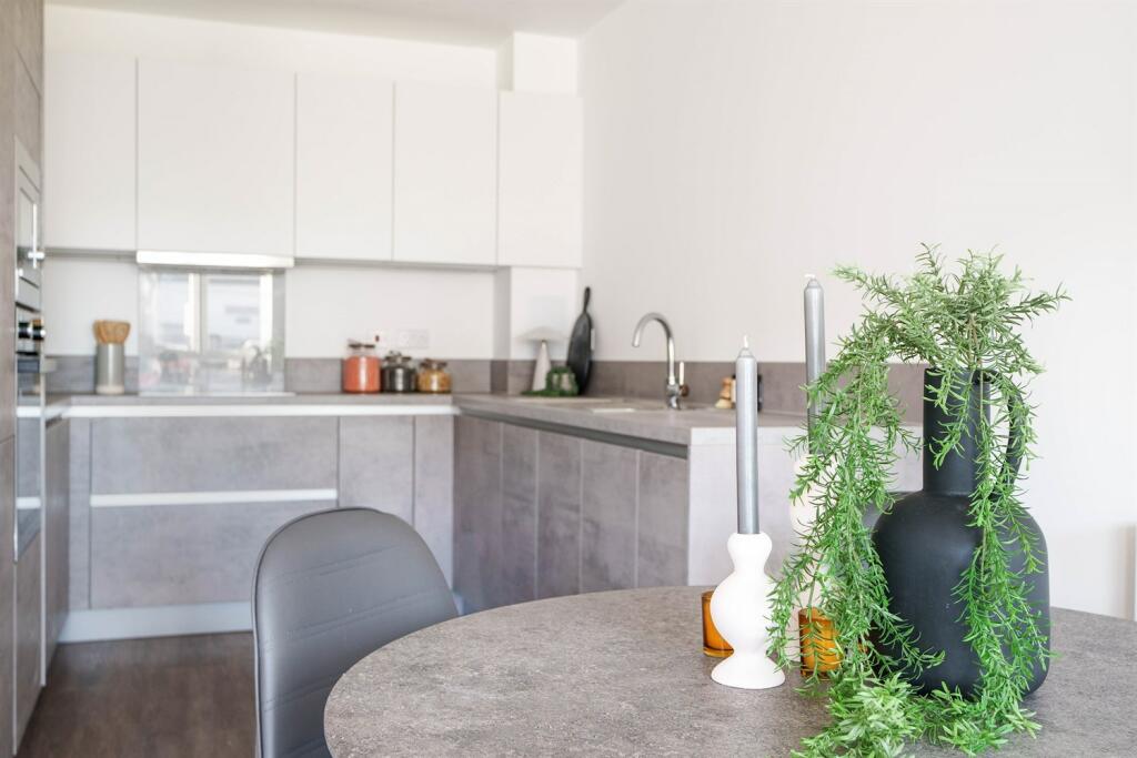 2 Bedroom Apartment - Image 1