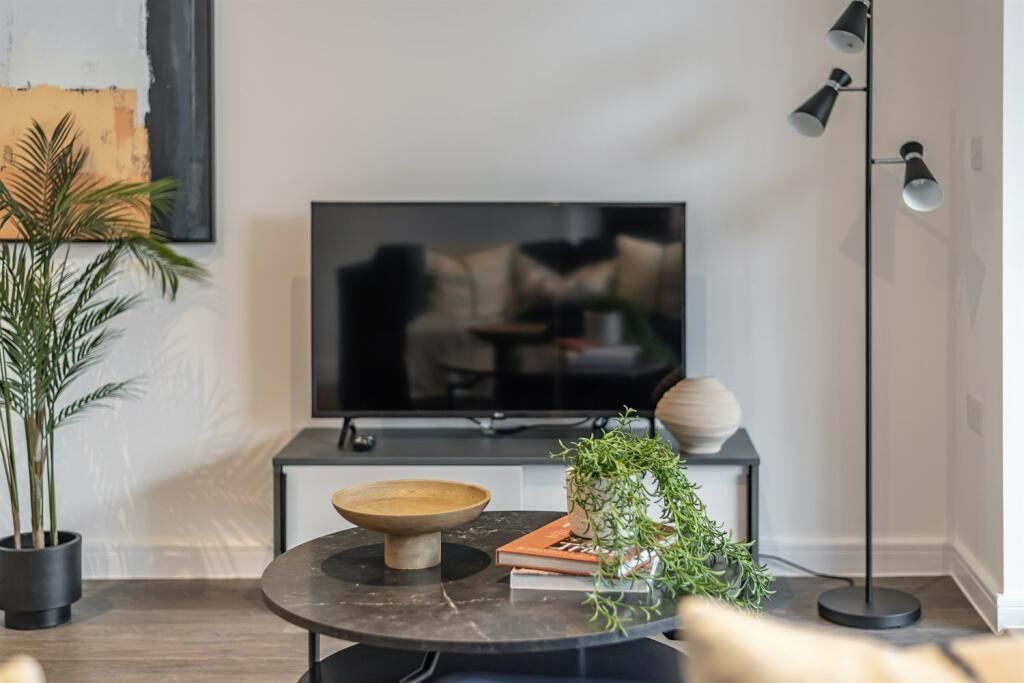 1 Bedroom Apartment - Image 1