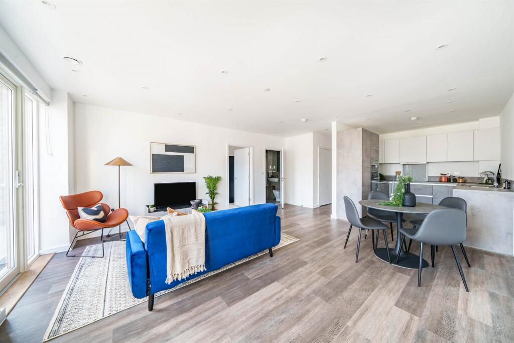 2 Bedroom Apartment - Image 1
