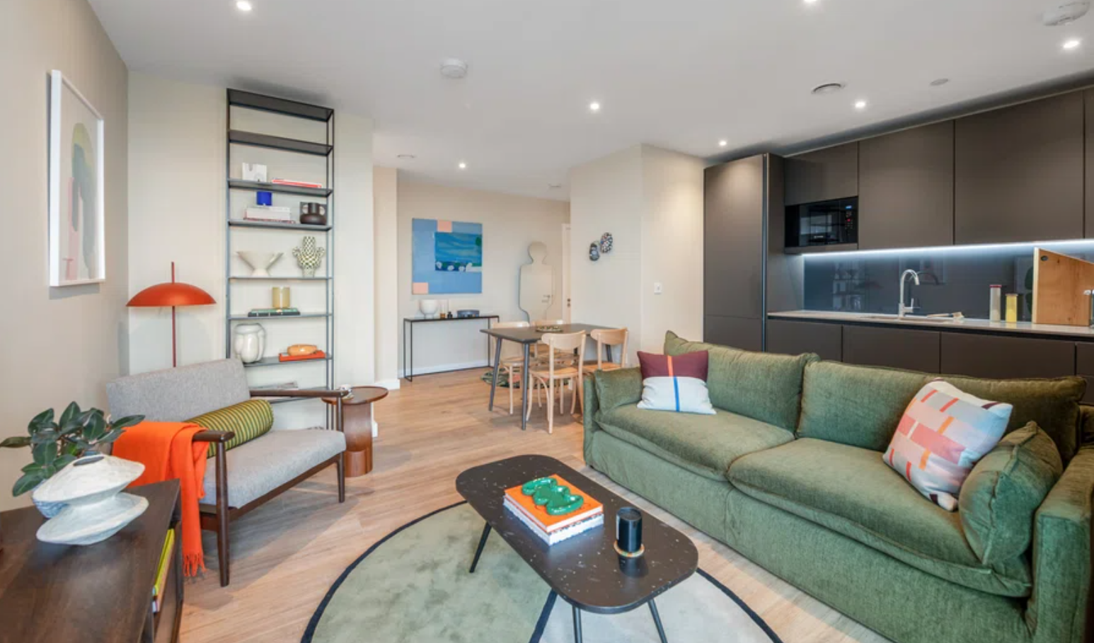 2 Bedroom Apartment - Unit 1806 - Image 1