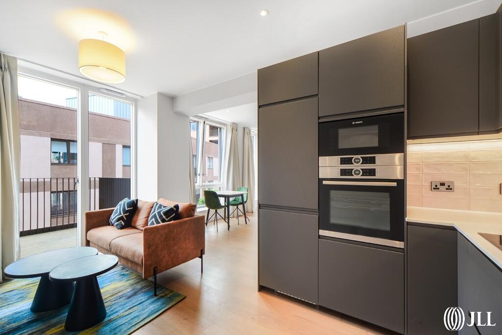 Studio Apartment - Image 1