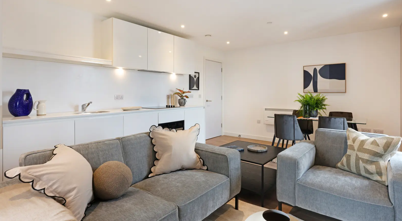 2 Bedroom Apartment - Unit 1410 - Image 1