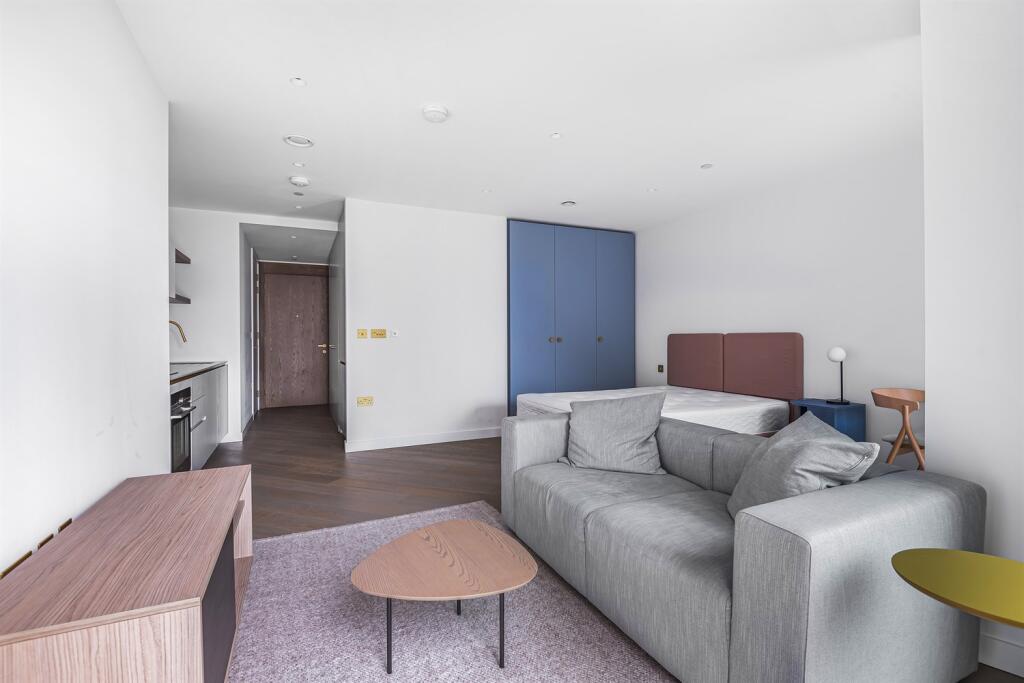 Studio Apartment - Image 1