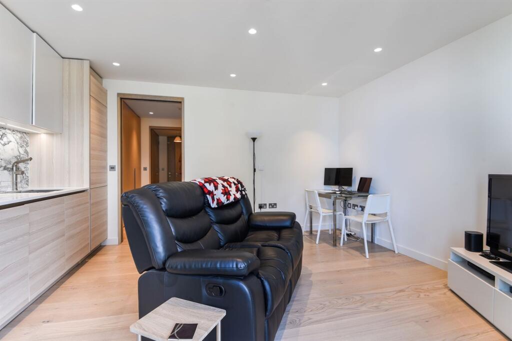 Studio Apartment - Image 1